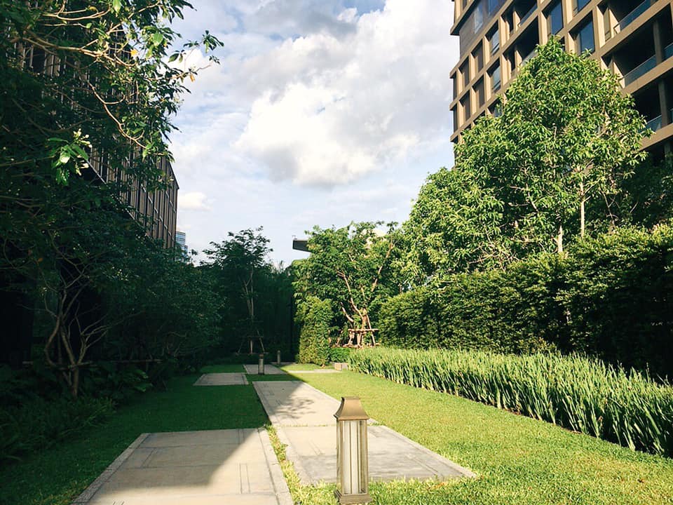 【Kimpton Maa-Lai Bangkok】ホテル1階の緑豊かな庭園カフェ「CRAFT」@ランスワン