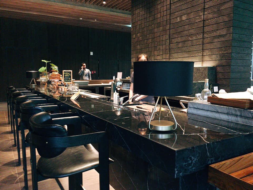 【Kimpton Maa-Lai Bangkok】ホテル1階の緑豊かな庭園カフェ「CRAFT」@ランスワン