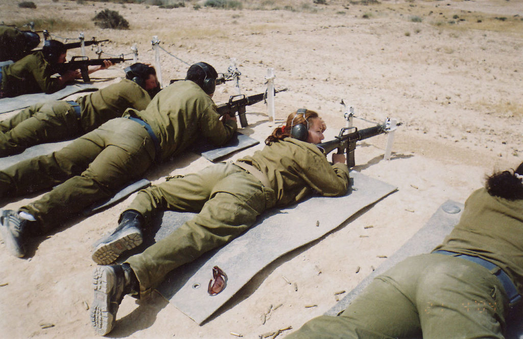 イスラエル　女性の兵役