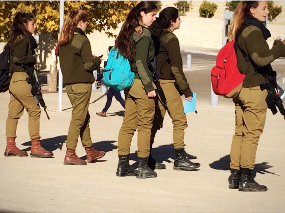 イスラエル　女性の兵役
