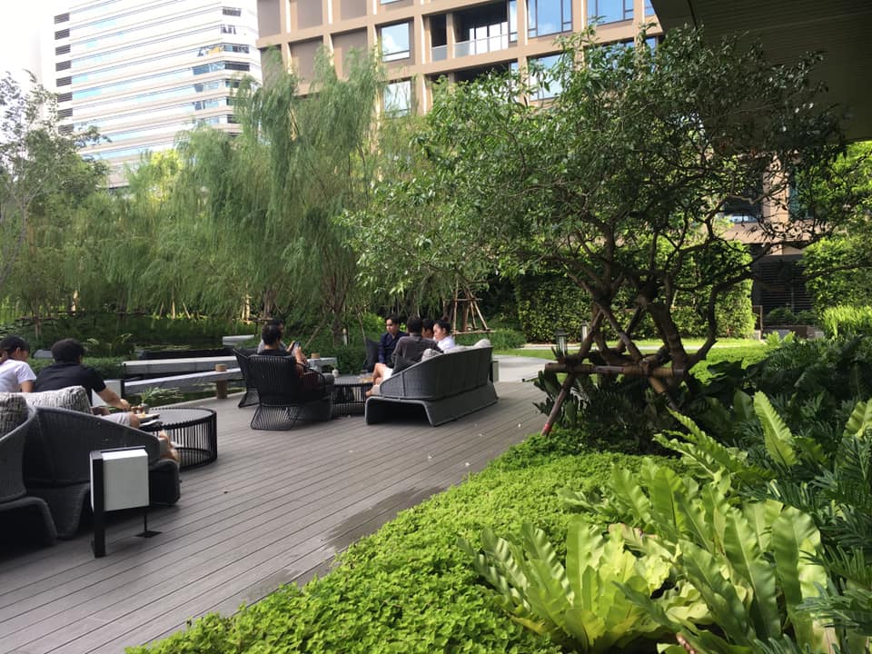 【Kimpton Maa-Lai Bangkok】ホテル1階の緑豊かな庭園カフェ「CRAFT」@ランスワン