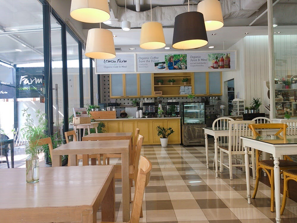 タイ・バンコクのオーガニック食品スーパー『Lemon Farm(レモンファーム)』チットロム店併設のカフェ