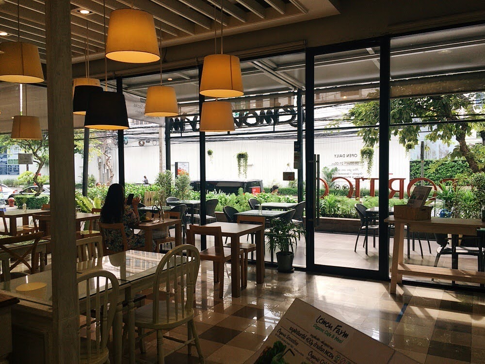 タイ・バンコクのオーガニック食品スーパー『Lemon Farm(レモンファーム)』チットロム店併設のカフェ