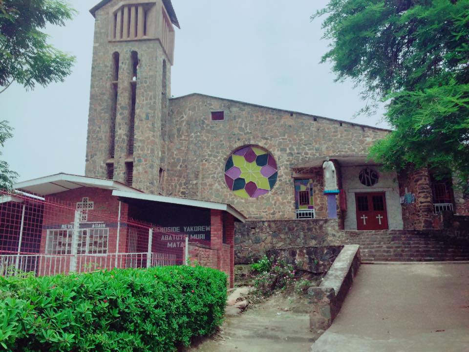 ルワンダ　キブイエの教会　ルワンダ虐殺